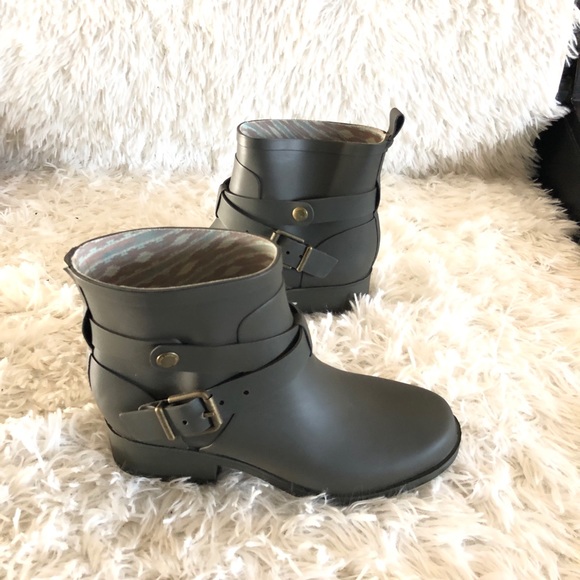 lucky brand rain boots